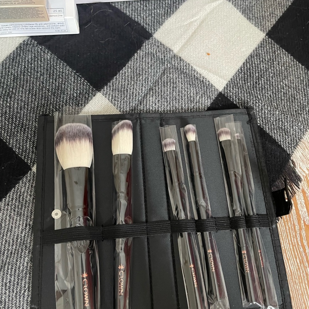 Crown Makeup Brush Set with Case